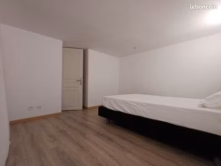 grande chambre individuelle à louer