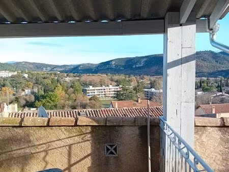 maison individuelle une grande chambre et une grande mezzanine et terrasse