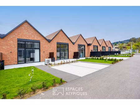 loft contemporain en duplex et sa terrasse dans une ancienne friche industrielle