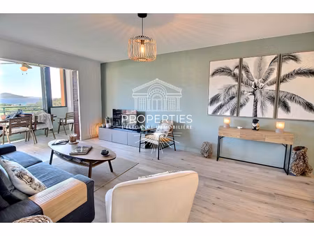 le lavandou - t3 renove - dernier etage - terrasse - vue mer - piscine - cave