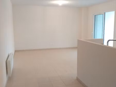 a louer - appartement 3 pièces rez-de-chaussée