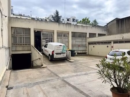 location commerce paris 75015 254m²