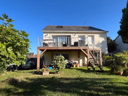 location de maison meublée avec magnifique jardin et garage.