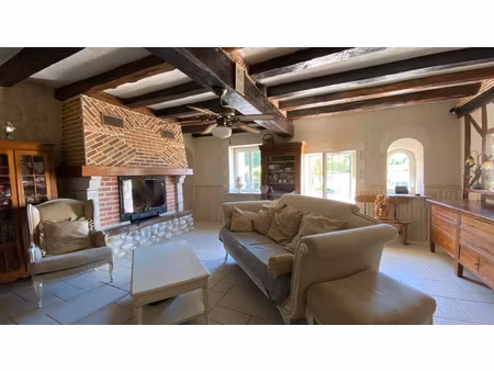 maison familiale avec piscine et jardin arboré à chaumont-su
