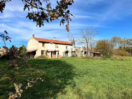 ferme a renover. 7000 m2 terrain. gros potentiel