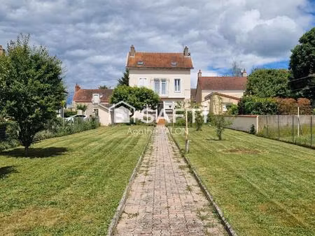 maison avec deux logements indépendants  dépendances et grands volumes