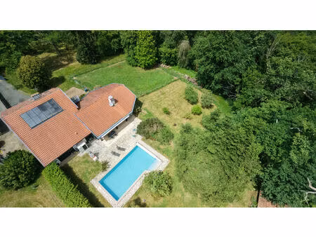 propriété de caractère avec étang sur plus de 4 hectares