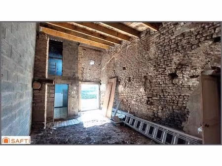 maison en pierre à rénover avec fort potentiel
