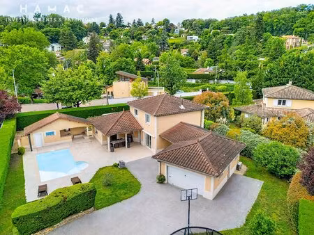 maison familiale de 152 m2 avec piscine