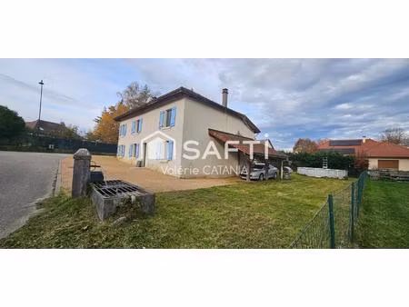 velanne - maison en pisé de 160 m² avec jardin.