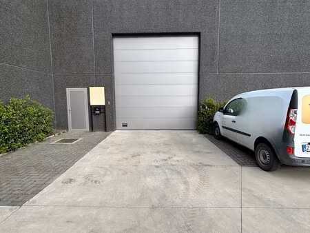 commercieel te huur in woesten