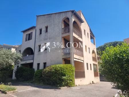 joli appartement 2 pieces a rafraichir dans petite copro au centre ville