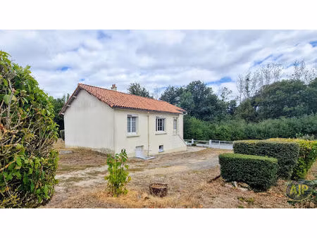 maison 4 chambres sur sous sol.