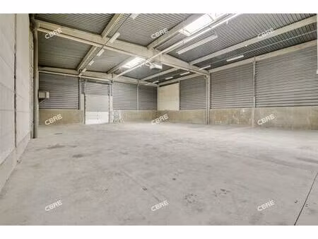 location local d'activités maurepas 4 537 m²