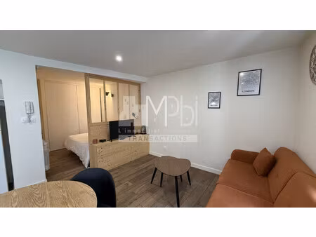 studio entièrement rénové  vendu meublé avec un espace chamb