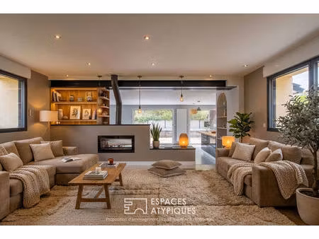 maison familiale aux beaux volumes et son jardin intimiste