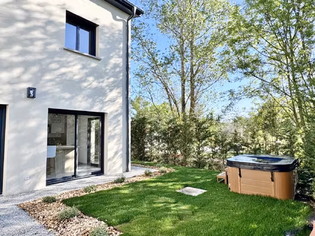 maison neuve dans cadre de verdure au calme