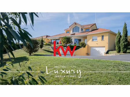 maison d'architecte (280 m²) à glénat
