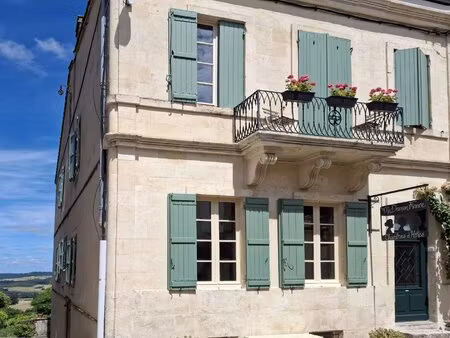 grande maison de village avec vue panoramique
