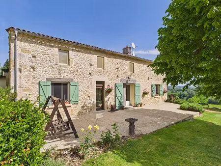 grande propriété avec piscine  2 hectares et jolie vue
