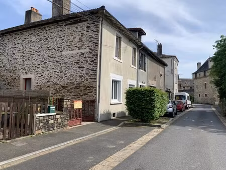 maison de village de 2 chambres pleine de charme avec jardin et vue sur le château