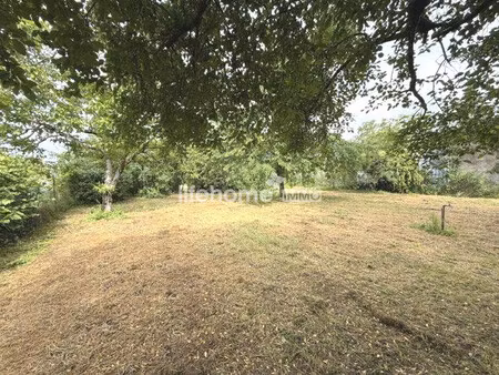 très beau terrain 1100 m²