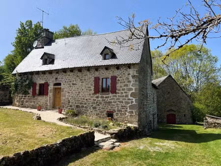 belle maison en pierres sur beau terrain de 4500m²