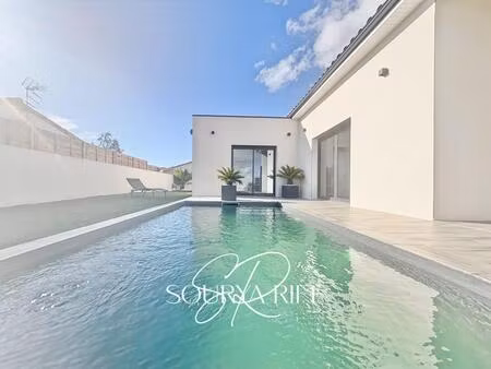 villa 3 chambres  garage   climatisation piscine