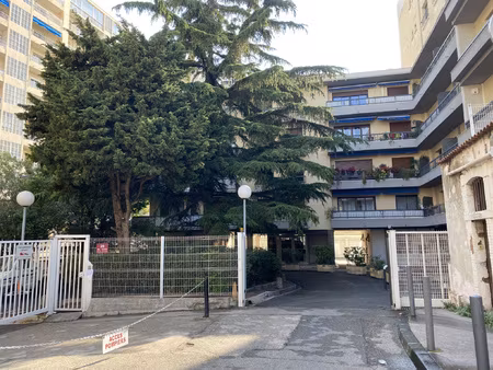 box rue jean martin / bd chave 13005 marseille.