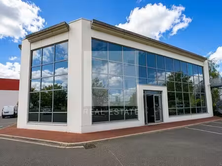 location local commercial 356m² limonest 69760
