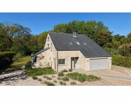 villa van 330m² op 22 are met openluchtzwembad