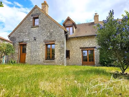 maison en pierres avec cour et jardin