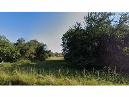 terrain 447 m² les ecrennes