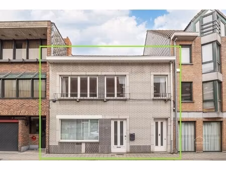 te renoveren woning met groot potentieel en tuin te bornem