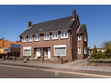 te renoveren woning (199m²) in een rustige woonomgeving te lanaken!