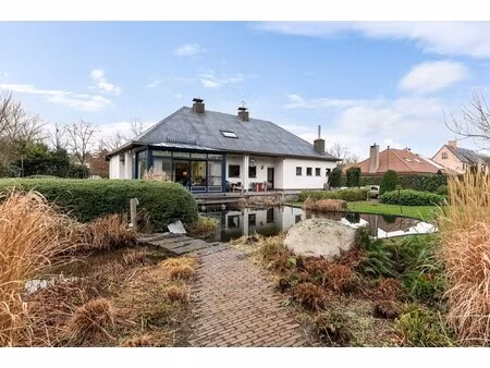 landelijke villa met 5 slaapkamers op ca. 2.226 m2.