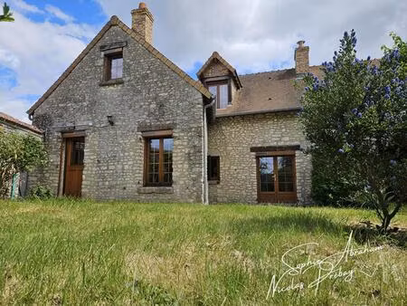 maison en pierres avec cour et jardin