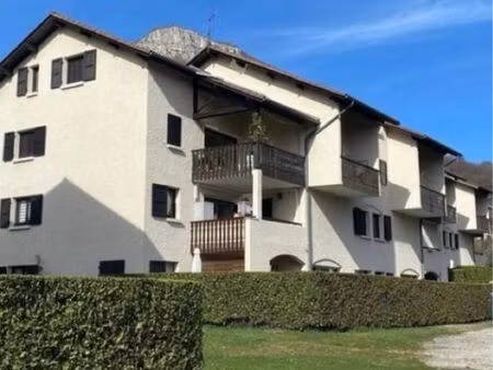 charmant t2 de 35 m² en rez-de-jardin