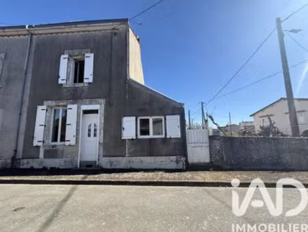 maison de ville à parthenay (79200)