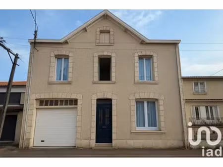 maison de ville à parthenay (79200)