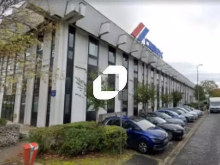 location local d'activités 561 m²