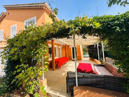 villa t7 de 160 m2 sur 850 m² terrain avec piscine et garage - plain pied