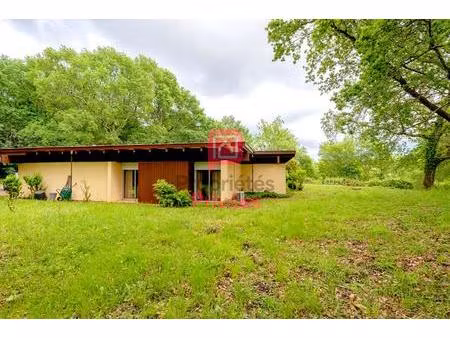 pompignac propriété d'architecte confidentielle sur plus de 7 hectares