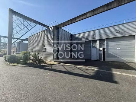 location local d’activités saint thibault des vignes 77400 379m²