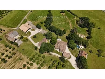 magnifique propriété  gîtes  piscine
