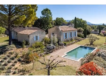 maison avec piscine et grand terrain à vendre à st saturnin-les-apt