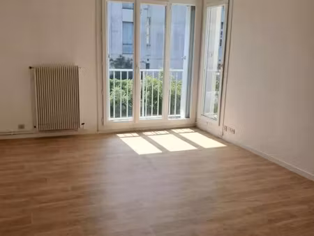 location appartement 4 pièces 80 m² à chinon (37500)