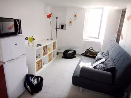 location appartement 1 pièce 23 m² à saint-mitre-les-remparts (13920)