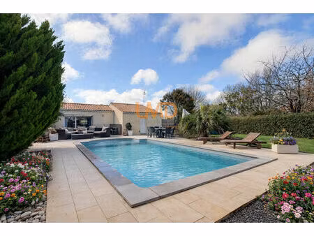 maison 4 chambres  piscine à geay (17250) – très bon état