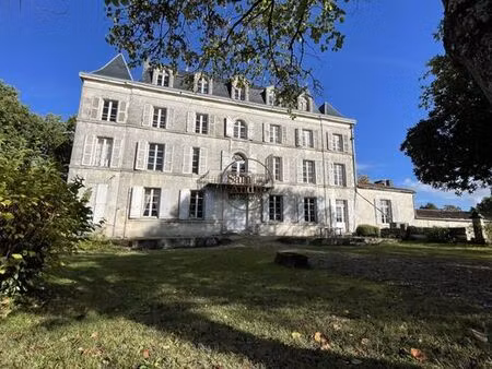 maison de 11 pièces de luxe en vente à gensac-la-pallue  nouvelle-aquitaine